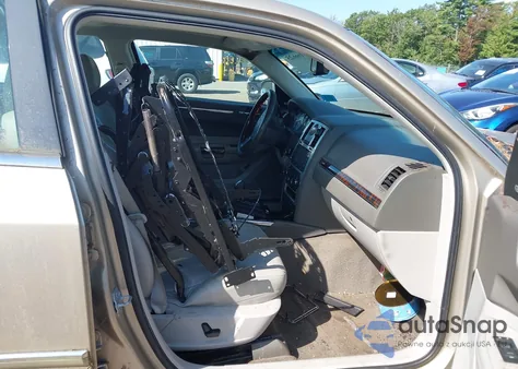 2009 Chrysler 300C Hemi from USA, damaged, VIN 2C3KA63T69H609993